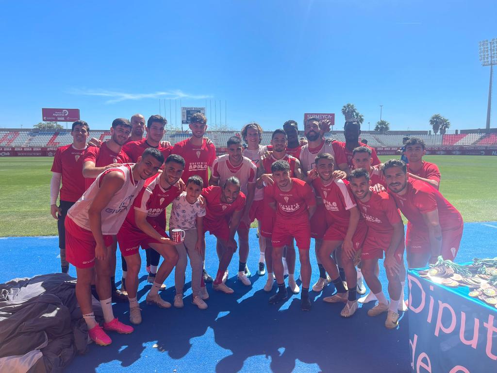 2 taza entregada,turno de carlos albarán,gracias matias,y sobre todo a este grupo de luchadores,próximo turno para Tomas Sanchez