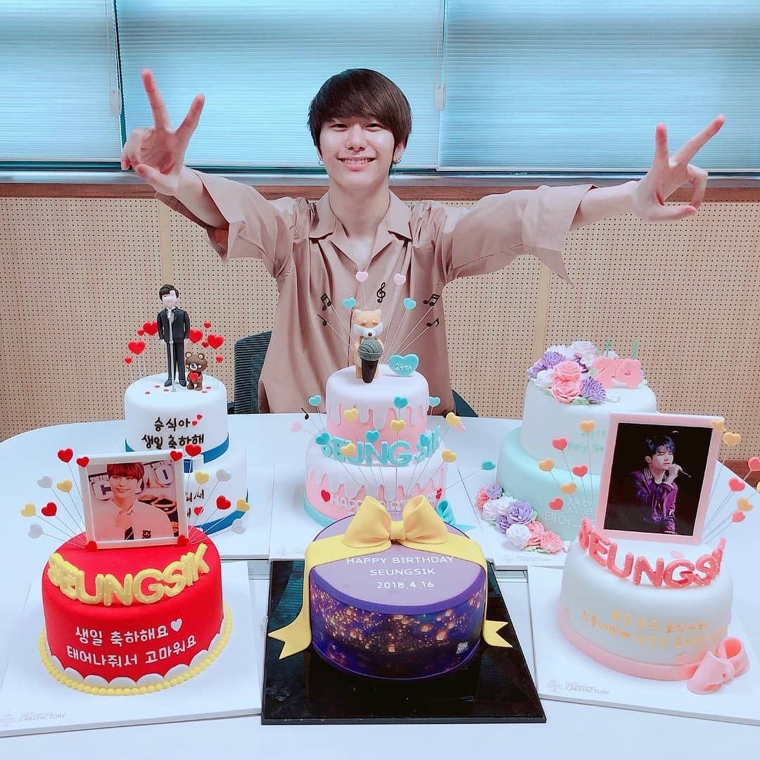 summer_night416's tweet photo. 귀여워.... ㅠㅠㅠㅠㅠ
#우리의_기둥_승식아_생일축하해
#HAPPY_SEUNGSIK_DAY https://t.co/b5etUeARFL