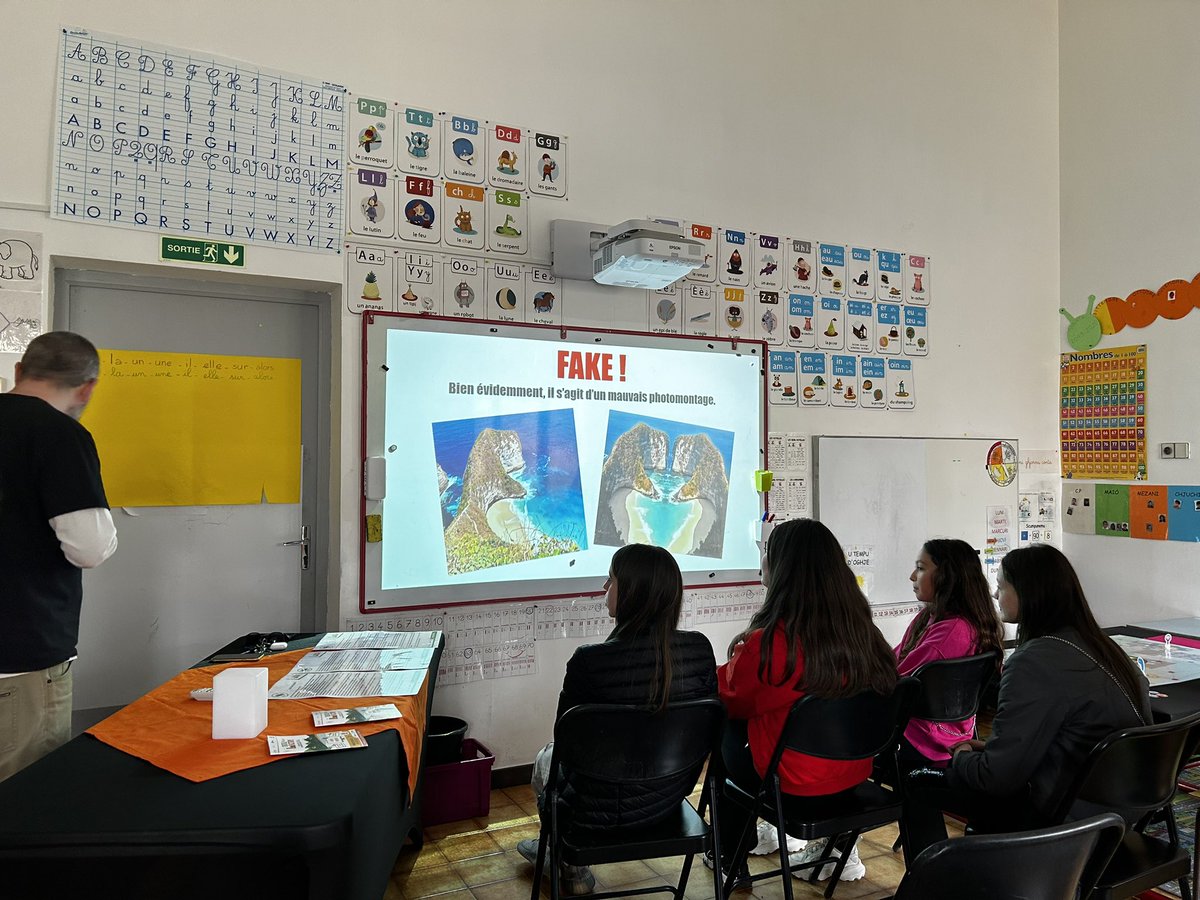 numerique_corse's tweet photo. Digital Factory in Calacuccia ! La médiation numérique au plus proche des territoires ruraux 🏔️ 👧🏼 👦🏻 des ateliers pour les petits mais aussi pour les plus grands 😉 #smartisula https://t.co/T8cuRKWr7L
