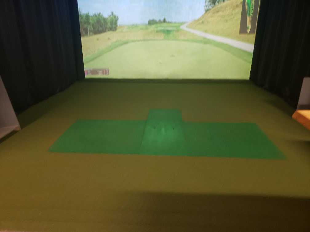 DwayneBizeau's tweet photo. On Par Golf and Lounge is a great spot to keep your golf swing sharp. We also host socials and parties of any type for up to 50 guests. https://t.co/RB2ua60rEF