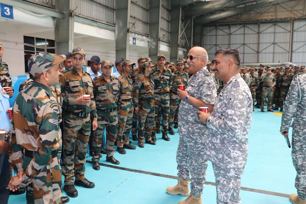 SWAC_IAF's tweet photo. #AOCinC inspected various units of the Utarlai station and appreciated the crucial role of the station on the western borders. He also inaugurated the indoor sports facility at the station. He complimented the personnel for their preparedness to protect the national interest. https://t.co/A4Kem4Sar7