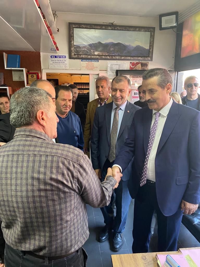 Arhavi’de        4 bin hemşerimizle iftar yaptık, esnafımızı ziyaret ettik. Taleplerini aldık, dertleri ve çözümleri konuştuk.

Halkımızın güvenini, sevgisini tarif etmek inanın çok zor.

Teşekkürler 
ARHAVİ ❤️