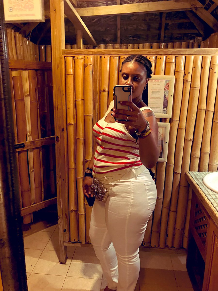 Mzsweetcakes08's tweet photo. About last night #rednwhite #Jamaica https://t.co/Nw2MUdM5KL