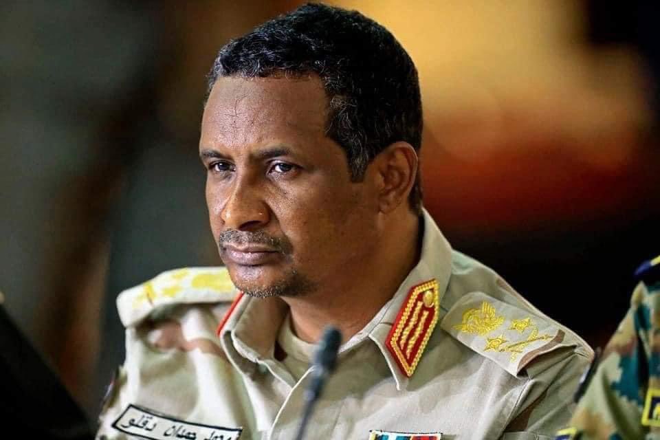 #SUDAN: Coup D'etat in Progress

The paramilitary of General Mohamed Hamdane Daglo (Hemeti) N°2 of the junta assure that they have taken control of the International Airport, Radio and the Presidential Palace in Khartoum, shaken since morning by gunfire and explosions.

Images of
