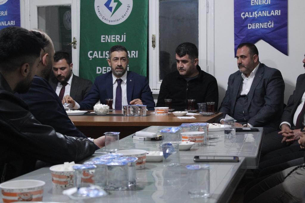 Milliyetçi Hareket Partisi 28.Dönem Elazığ 1. Sıra Milletvekili adayı Semih IŞIKVER ve Elazığ İl Başkanı Yunus BAL derneğimize ziyaret gerçekleştirmiştir.

Başkan Şavran ziyaret sonrasındaki konuşmasında;

Yapmış oldukları nazik ziyaretlerinden dolayı

enerjicalisanlari.org.tr/milliyetci-har…