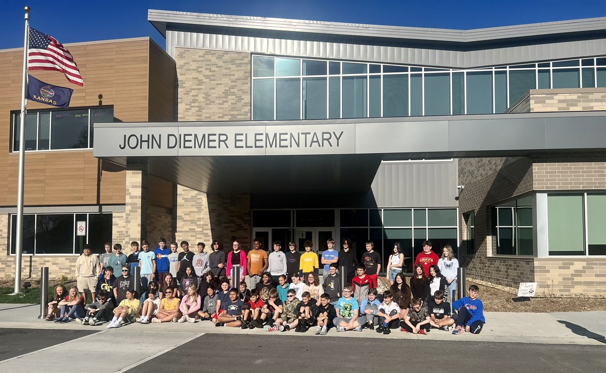 Squinty eyed sixth graders! 😎 I can’t believe it is already fourth quarter! Thankful for this crazy fun bunch of students I get to hang out and learn with everyday! #goteam6 <a href="/DiemerEagles/">Diemer Eagles SMSD</a>