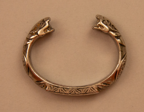 Most curious examples of snake-shaped jewelry throughout the ages nationalclothing.org/1036-most-curi…

#snakeshapedjewelry #jewelry #AncientEgypt #RomanEmpire #AncientGreece #medievalEurope #snakebracelet #bracelet #snakejewelry #jewels #jewellery #silverbracelet #nationalclothing