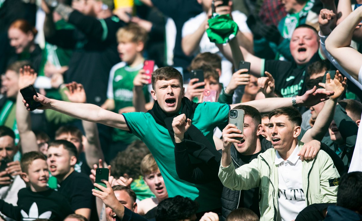 HibernianFC's tweet image. Unbelievable support today at a packed out Easter Road 👏

Superb, Hibees! 💚