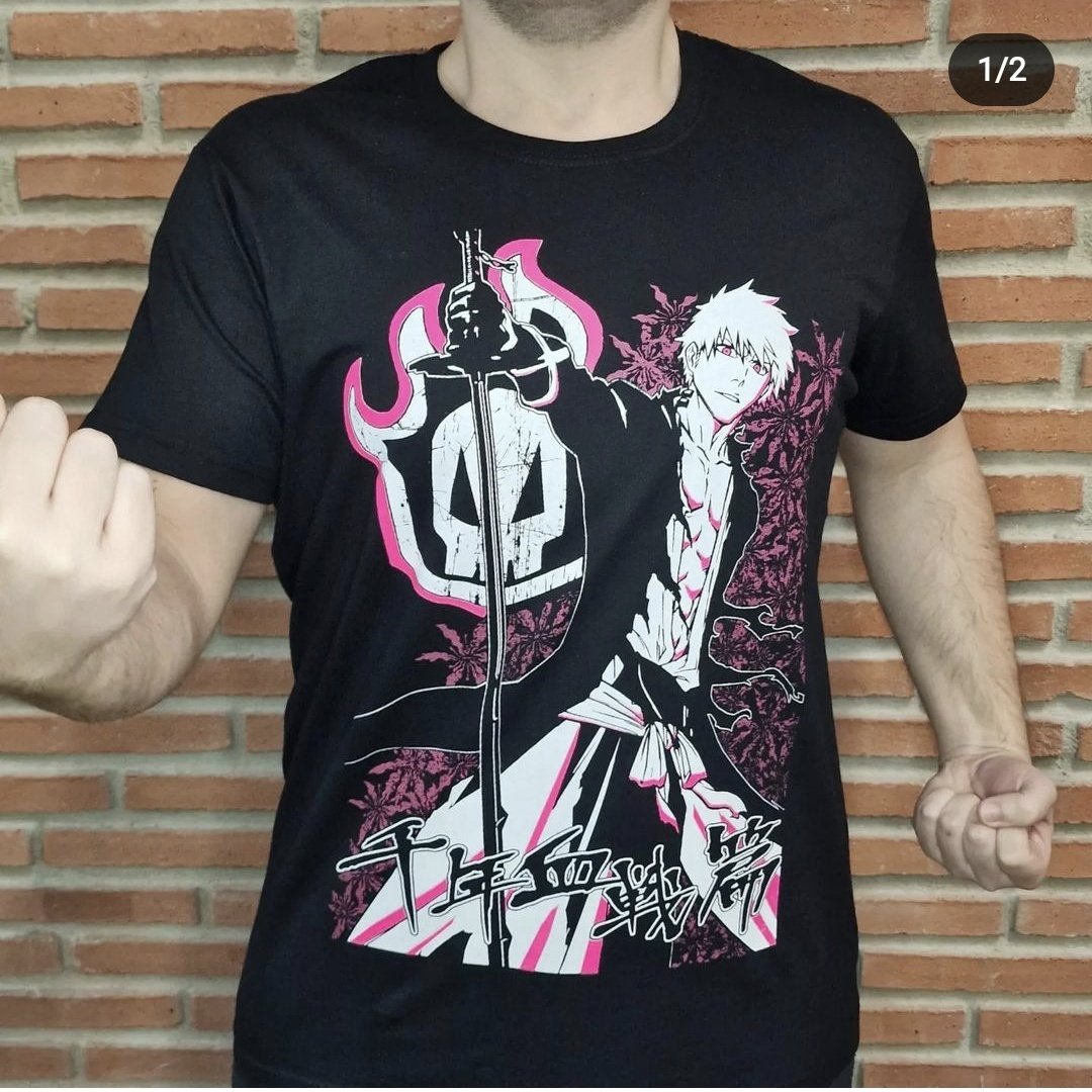 Console_Corp's tweet image. ¿Que os pareció la vuelta del anime de #bleach ?
Porque nos basamos en el nuevo #opening para este diseño de #ichigo 😌
Con un fondo bien detallado y la insignia tan popular que representa a Ichigo.
¿Os gustaría que sacaramos más personajes de Bleach?