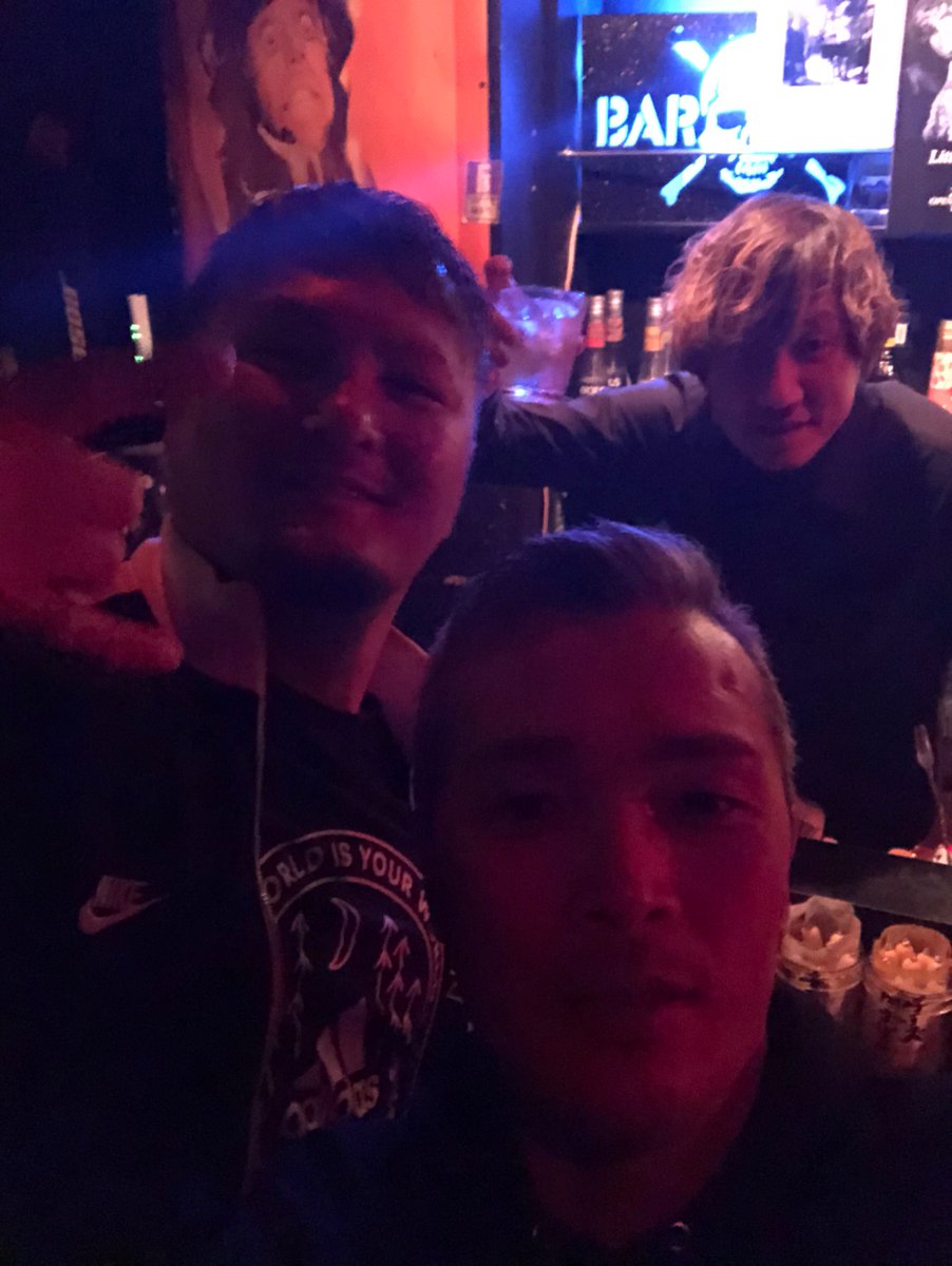 C54jkThhEaunRuN's tweet image. 結果は残念でしたがギラサポみんなとワイワイ楽しめた1日でした😋
ベー3は明日も仕事ですがギラサポに幸ある1日でありますように🌻
#ギラヴァンツ北九州 
#ぬぅさんは今日も元気ですよ♪