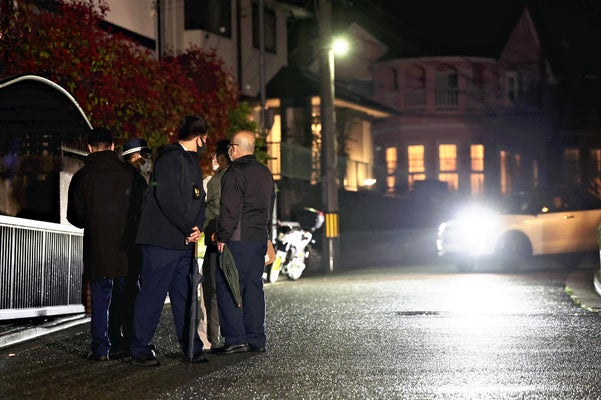 livedoornews's tweet photo. 【捜索】岸田首相襲撃、容疑者宅の周辺住民に避難を要請
https://t.co/AqsNpvLJLJ

兵庫県警は、威力業務妨害容疑で現行犯逮捕された男の自宅周辺の住民に対し、近くの公民館に避難するよう求めた。和歌山県警による自宅の捜索で爆発物が見つかる可能性があるためとみられる。 https://t.co/2CEiU7hsPK
