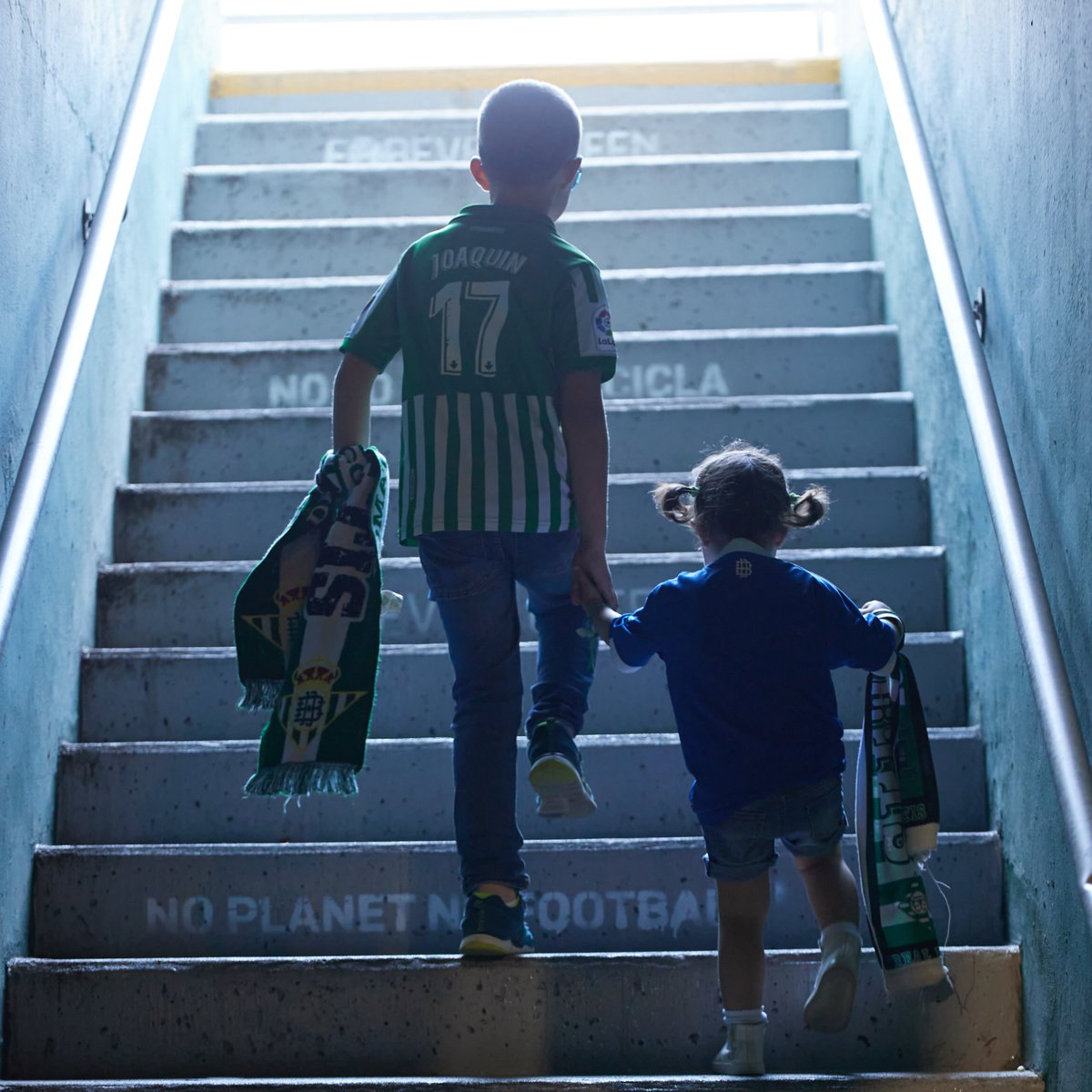 RealBetis's tweet photo. 🌍💚⚽

No planet, no football.

#ForeveGreen https://t.co/bqOoVcmUh0