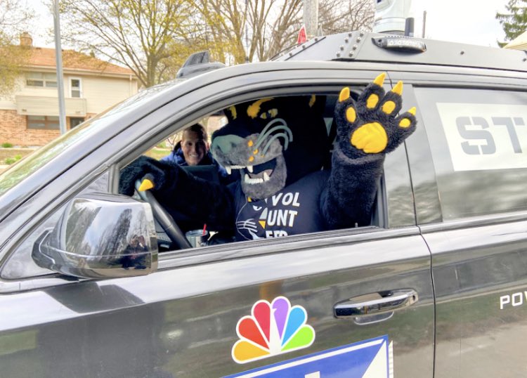 Somehow it just didn’t feel like #414forUWM without being able to hang with my favorite meteorologist <a href="/tmj4/">TMJ4 News</a> <a href="/BrianNizTMJ4/">Brian Niznansky</a> in the early morning! 😂👍❤️ #myfavoritepic #uwm #uwmalumni