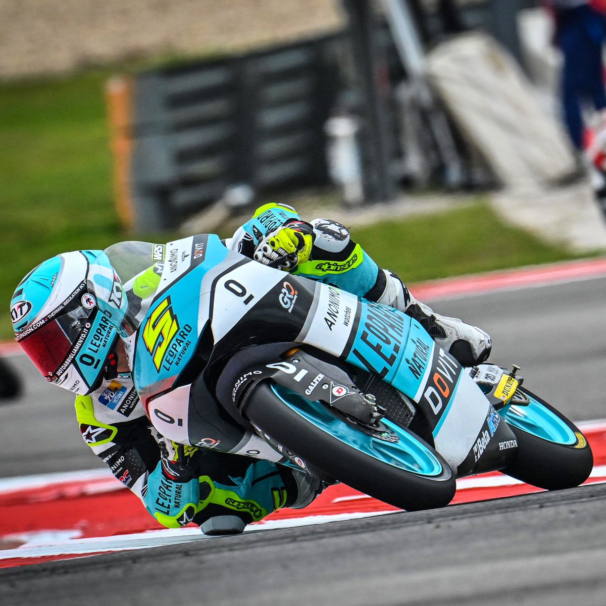fanclubJMV5's tweet image. ¡De camino para la Qualifying del @cota_official #AmericasGP 🇺🇸!
#Practice3 de pruebas y sin arriesgar por las condiciones de pista!¡A por la Q2!👊🏼
@jaume_masia @Le0pardRacing 
-

#JaumeMasia5 #JaumeMasia #JM5 #JMV5 #Masia5 #Ma5ia #FanclubJMV5 #Motor #motorcycle