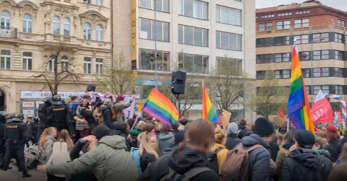Díky všem za účast na dnešních protiakcích! #PrahaJeFeministická!

Pochodování jsme klerofašistům řádně znepříjemnili, zabrání pódia na Václaváku byl podle našeho názoru tzv. majstrštyk. Respekt! Tak zase za rok, <a href="/dominikduka/">Kardinál Duka</a> 🫶