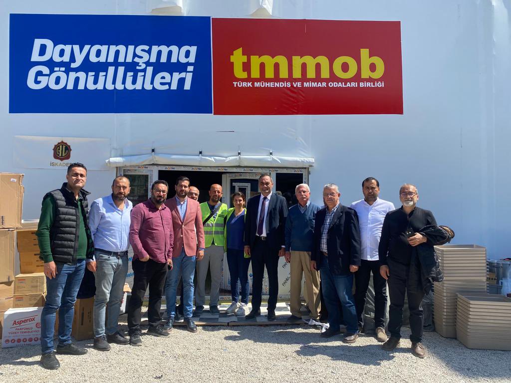 sencercem's tweet photo. CHP İl başkanımız Hakan Tiryaki,Milletvekili adayımız Gökhan Özer ve İl yönetici arkadaşlarımızla Cemevi ve TMMOB çadırlarını ziyaret ettik. https://t.co/5gDWRsLZSD