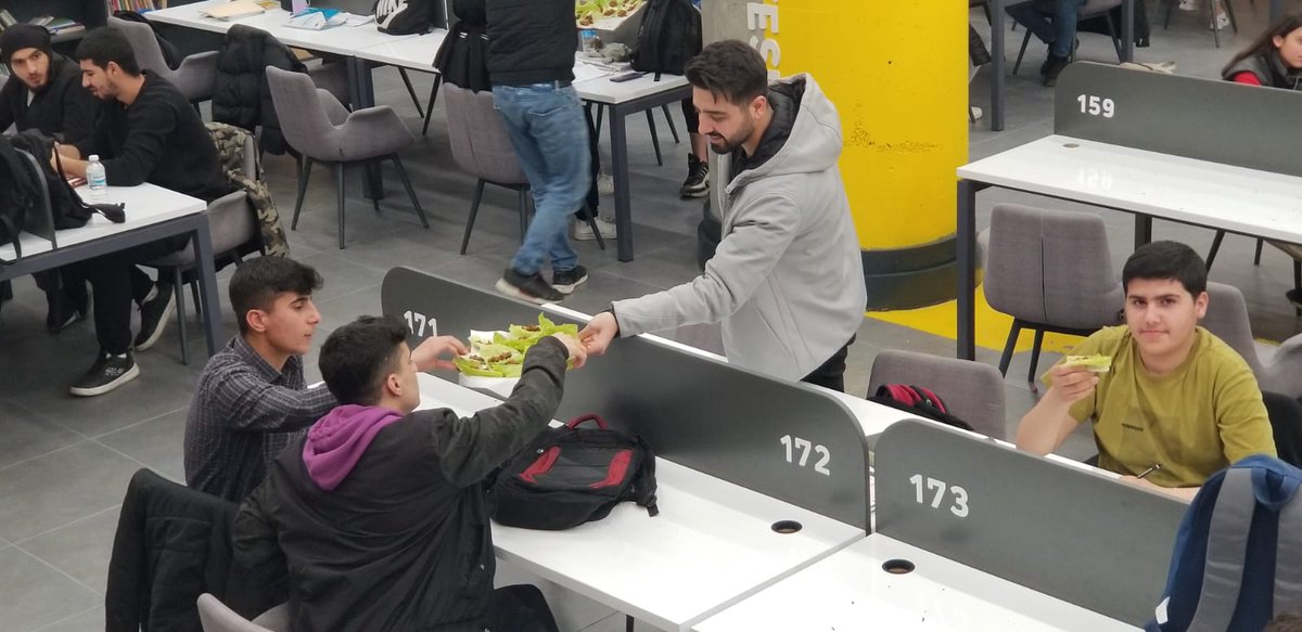 Batman_iktm's tweet photo. Batman Valiliği İl Kültür ve Turizm Müdürlüğü'nün tertip ettiği Kütüphane Sohbetlerimiz devam ediyor. Konuşmacımız Sn. Davut Okçu sohbetinden hemen sonra dinleyicilere çiğköfte ikramında bulunuldu.
@m_ihsanaslanli @batmanvaliligi @TCKulturTurizm @batmanihk https://t.co/Ea2fGOurWu