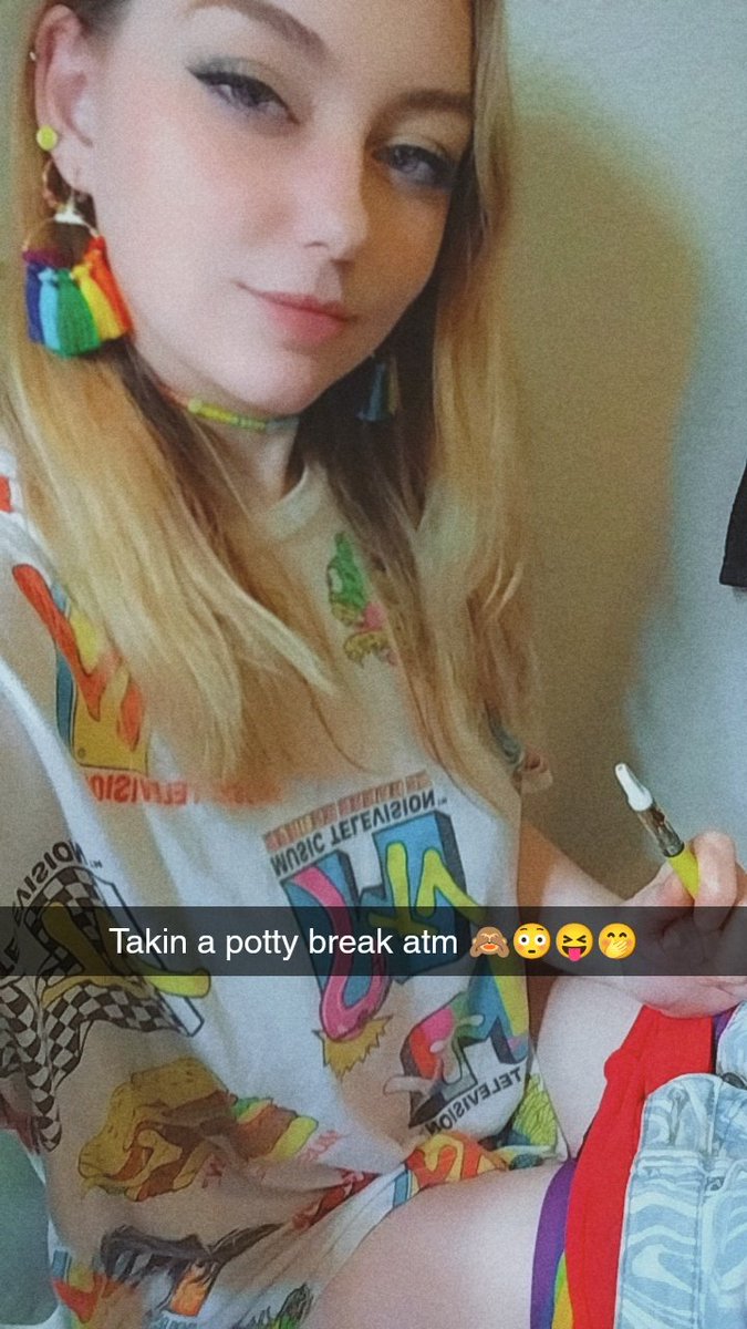 Tinymanticore64's tweet photo. Just a kinky blonde girl who loves taking wild requests 🤭😝🙈💕 Subscribe to my onlyfans and make a request for yourself 😘 #onlyfanspromo #onlyfansbabe #onlyfansmodel #model #peeing #blondie #blondegirl #pissygirl #potty #pottybreak #piss #pisskink #pissygirls #peekink #goddess https://t.co/n04D6YaONh