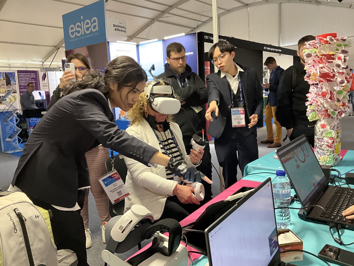 Lumi_SoundLab's tweet photo. #MAX_Tongue 👅
Day 4 @ #LavalVirtual2023 ! https://t.co/pRe0VJQ99f