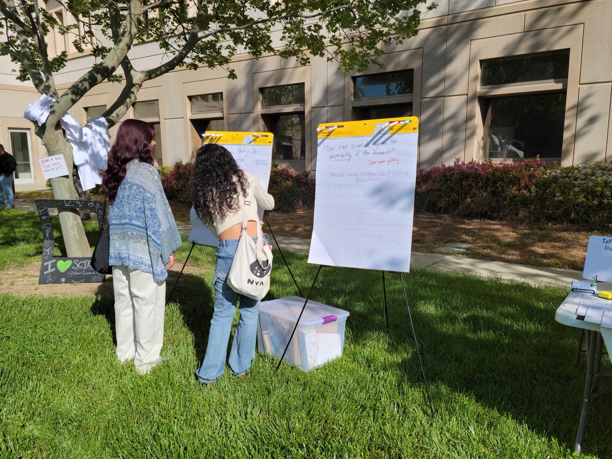 SciSays's tweet image. Happy #PicnicDay! Stop by our table if you have time to check out science communication! #UCD #sciencecomm