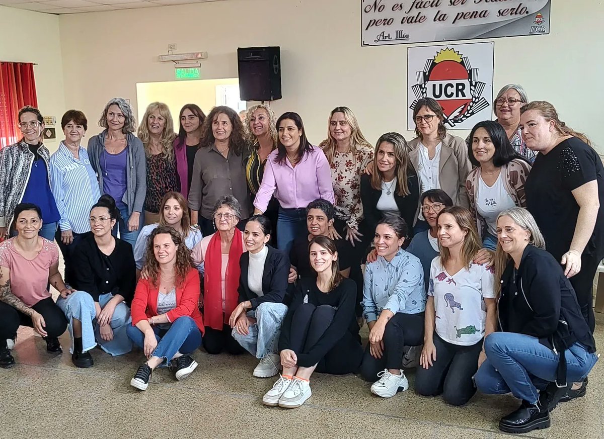 juvradicalSJ's tweet photo. Hoy participamos en el Encuentro de Mujeres de JxC en 📍 Freyre.
En donde debatimos sobre: 
🔸 Desempeño Político
🔸 Derechos Humanos
🔸 Juventud
🔸Rol de la Mujer durante 40D
Los paneles estuvieron a cargo de @brendalisaustin @MSoleCarrizo Lucia Allende, Camila Bossio https://t.co/uMFOcm32Dr