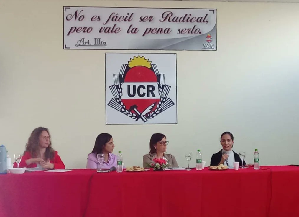 Hoy participamos en el Encuentro de Mujeres de JxC en 📍 Freyre.
En donde debatimos sobre: 
🔸 Desempeño Político
🔸 Derechos Humanos
🔸 Juventud
🔸Rol de la Mujer durante 40D
Los paneles estuvieron a cargo de <a href="/brendalisaustin/">Brenda Austin</a> <a href="/MSoleCarrizo/">Soledad Carrizo</a> Lucia Allende, Camila Bossio