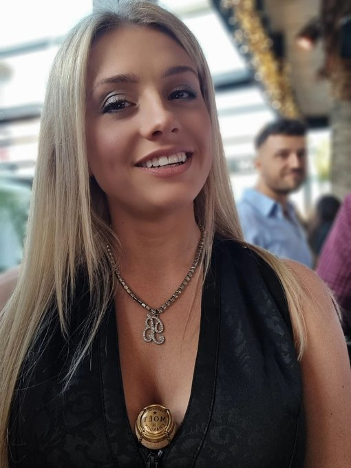 Happy birthday to me 😉🥳  #birthdaygirl Wish you were here ❤️ https://t.co/wKDSVen3l6<a href="/tag/birthdaygirl"class="tags">#birthdaygirl</a>