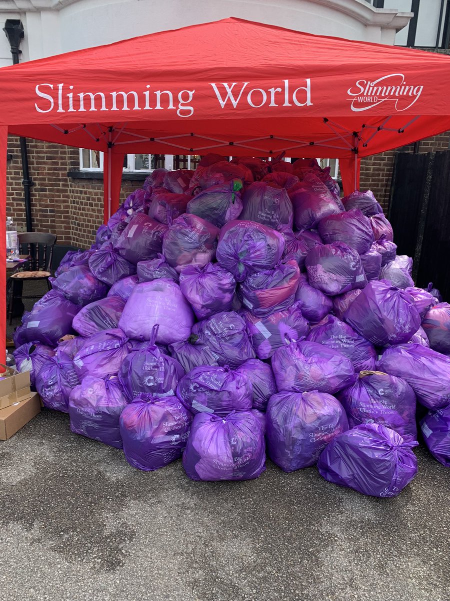 louise82_j's tweet photo. Had the most Amazing day !! For our @SlimmingWorld clothes throw !! ❤️ thank you every member that brought bags !! Venue hopfields pub in Hatfield’s 554 bags !!!
We are so proud !! @CR_UK @whtimes @__cunningham #SWclothesthrow https://t.co/NyAcsCZVCH