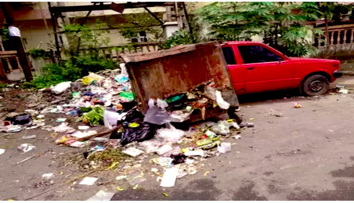 subhan499635332's tweet photo. Bas ab log kora bahir phenkney ki bajaye waste bin me hi daleen 🙏#OurRealHerosLWMCWorkers #Lahore #LWMCtruckArt #KeepLahoreClean https://t.co/exuQnR4YXf