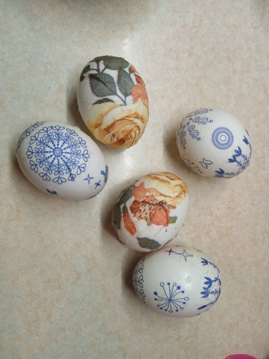 ВЛК:
- Чим ви займались на лікарняному після операції?
- Приклеював серветки до яєць...

Хлопчик Вітя, 42 рочки