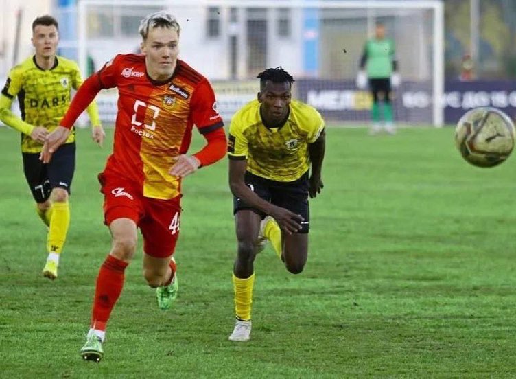 momo_fanye's tweet photo. Choc face à Arsenal Tula ce samedi en championnat. 

Nous avons fourni un effort collectif. Nous nous battrons jusqu’au bout. 

Allez FC Volga Ulyanovsk !

#MomoYimbe https://t.co/ttHhQKsJCm