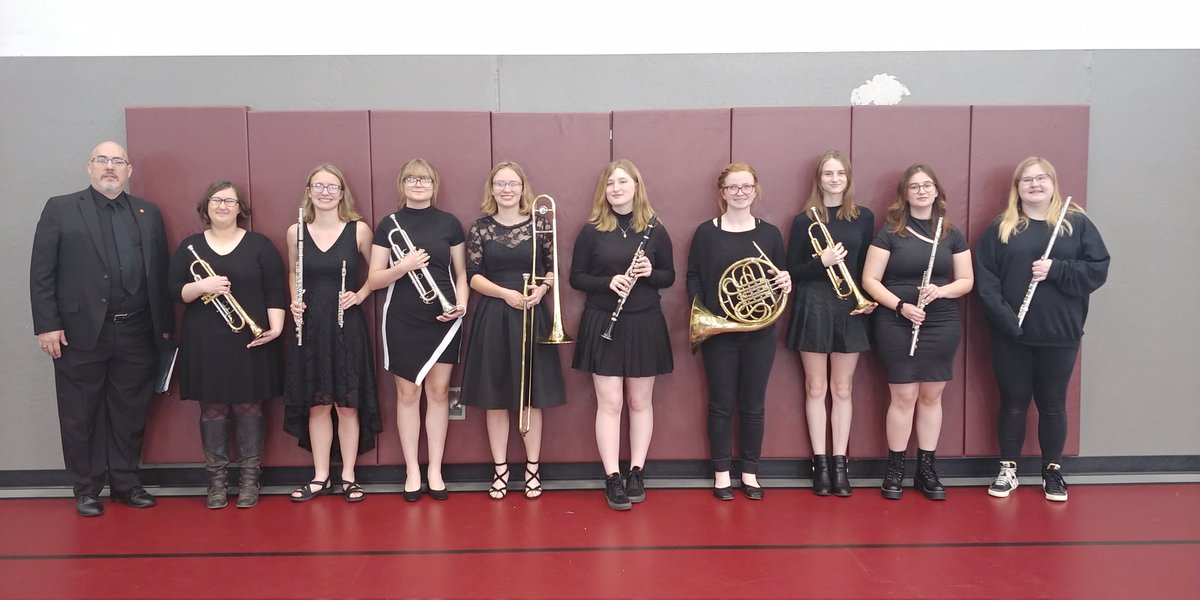 NDCougarBands's tweet photo. Congrats today to the HS Band and this group of seniors on an excellent performance and earning a Gold Rating at ISSMA. https://t.co/UdW59rWuJo