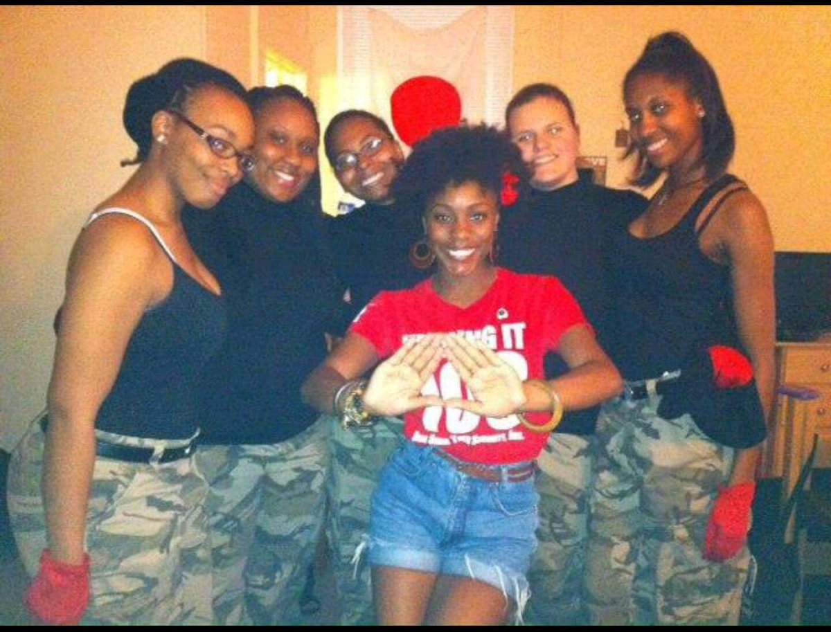 PaisliePanda's tweet image. Sheeeeeesh, did y'all know me and my LS's are 10 years into DELTAland? 🥰❤️🐘🔥 

Blessed to have such amazing Sorors and sisters,  OO-OOP!

#THMade #CentennialRedz #Spr13 #VanillaRed #DST #DeltaSigmaTheta  #1913 #2013