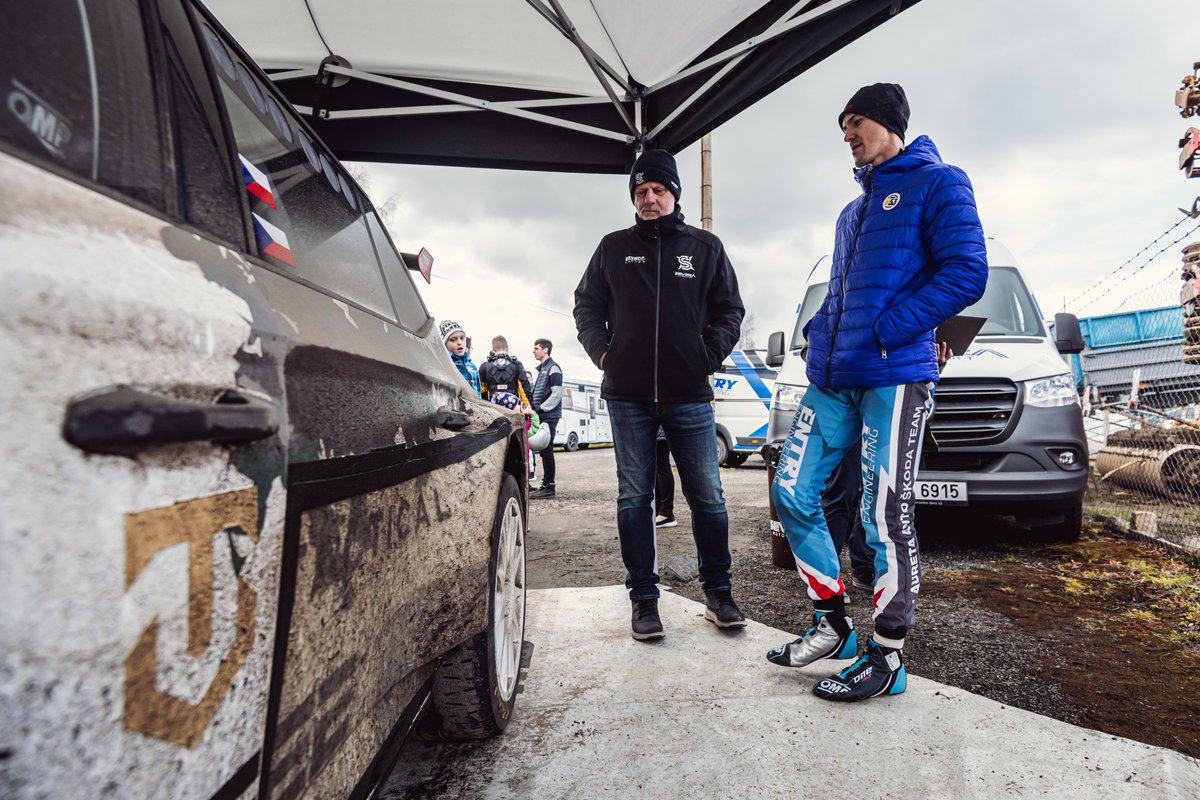FilipMaresRally's tweet photo. Seznámení s Fabii Rally2 evo od @martisevera @brynda_racing dnes proběhlo na výbornou! Děkujeme všem, kdo na dnešním testu mají svůj podíl a těšíme se hooodně na Šumavu! 👊 #entryengineering #pirelli
📸 @ondrabenedaphoto https://t.co/Bw6BLJFTRK