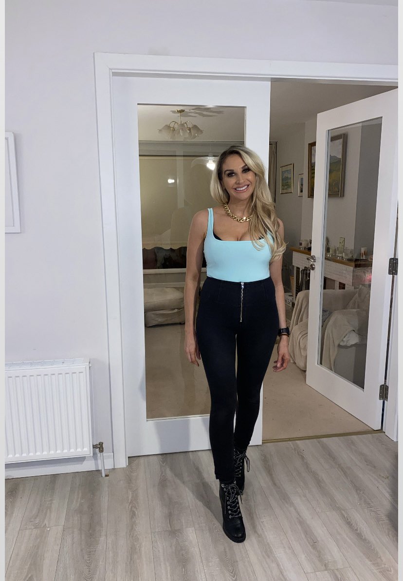 suemcco11's tweet photo. The fear of 4 of me ๐๐ฑ , i just like this outfit though ๐คท๐ผโโ๏ธ #minttop #freddyjeans #dublin #irishgirl .. also โMayo for Samโ , โI hear youโre a terrorist now Fatherโ ๐๐๐๐ https://t.co/iosKC3lf1t