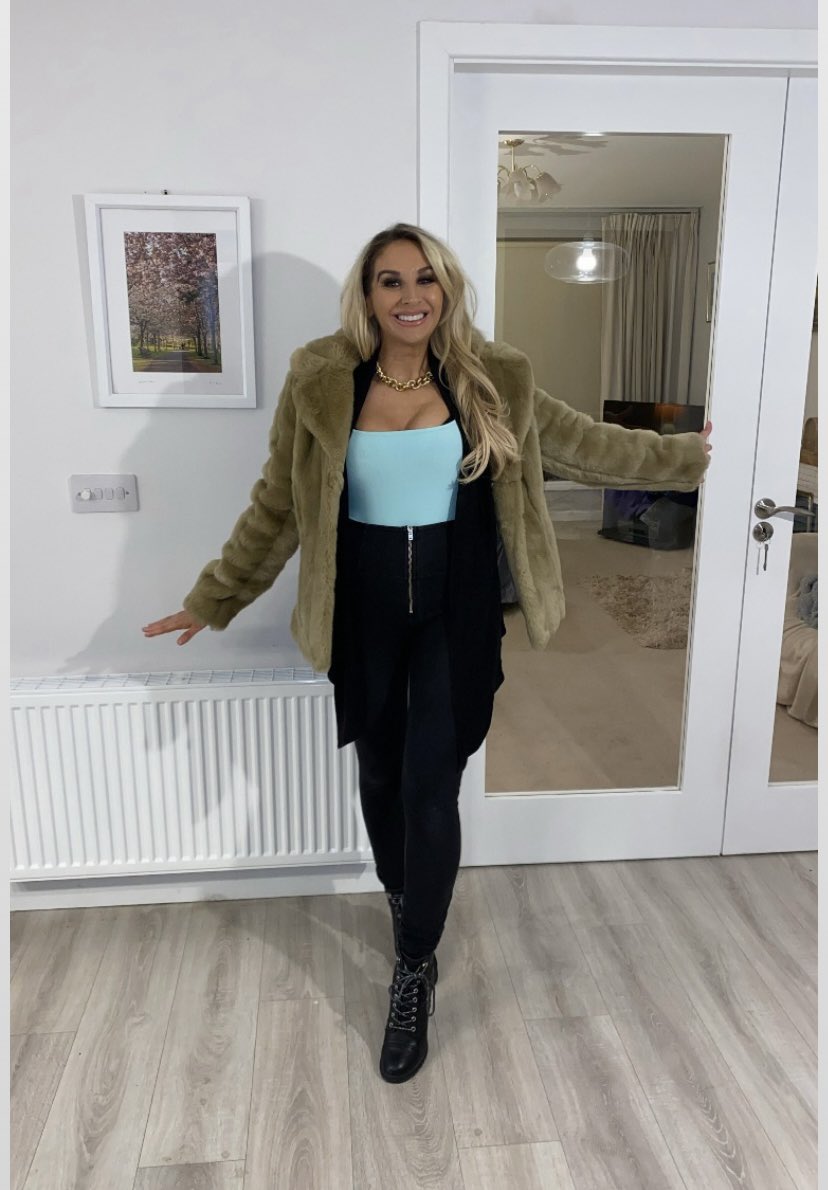 suemcco11's tweet photo. The fear of 4 of me ๐๐ฑ , i just like this outfit though ๐คท๐ผโโ๏ธ #minttop #freddyjeans #dublin #irishgirl .. also โMayo for Samโ , โI hear youโre a terrorist now Fatherโ ๐๐๐๐ https://t.co/iosKC3lf1t