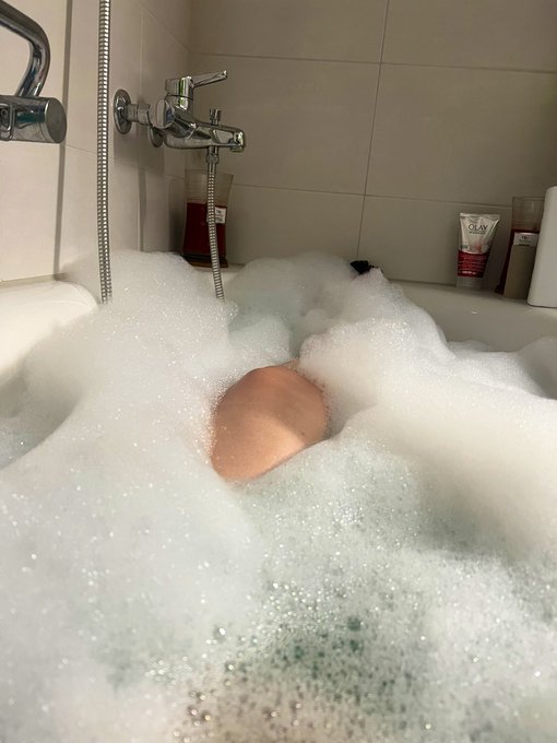 10 Stunden gestreamt und es hat keine Sau interessiert.

Bin jetzt in der Badewanne 🛁 

Dumm das ich