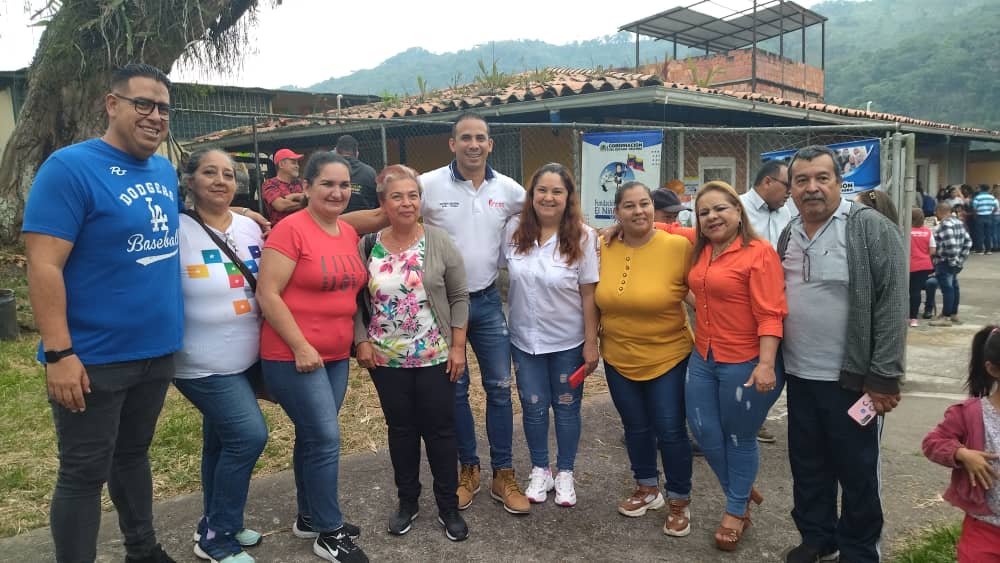 Berzabethg1's tweet photo. #15Abr| 🇻🇪 📢 Septima jornada social integral, juntos como familia Tachirense, desde la Escuela Cristóbal Mendoza en el municipio San Cristóbal
#LogrosEnRevolución
¡Contra viento y marea!
@nicolasmaduro 
@_laavanzadora 
@mippcivzla 
@mppeducacion 
@freddybernalven 
@berzabethg1 https://t.co/ScilRuIjEW