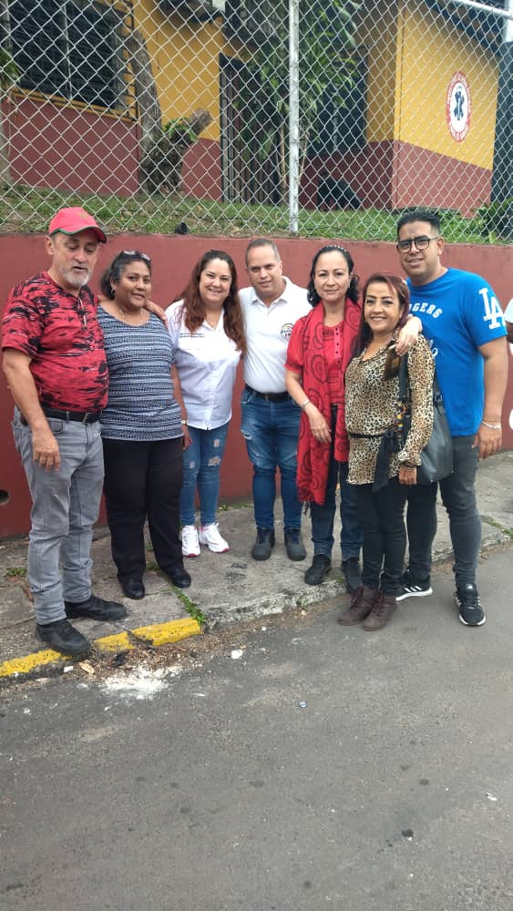 #15Abr| 🇻🇪 📢 Septima jornada social integral, juntos como familia Tachirense, desde la Escuela Cristóbal Mendoza en el municipio San Cristóbal
#LogrosEnRevolución
¡Contra viento y marea!
@nicolasmaduro 
@_laavanzadora 
@mippcivzla 
@mppeducacion 
@freddybernalven 
@berzabethg1