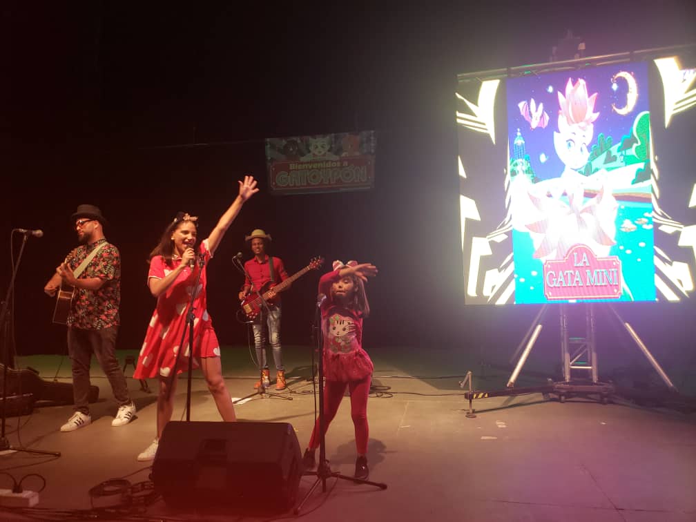 En nuestra #IslaDeLaJuventud se realiza en estos momentos para todos los niños de nuestra pequeña Isla del Proyecto Infantil la Fiesta de la "Gata Mini" a cargo de Annie Garcés en el Cine Caribe   #UJC #OPJM #UnaMejorJuventud 🎉🎊💪👨‍👩‍👧‍👦
