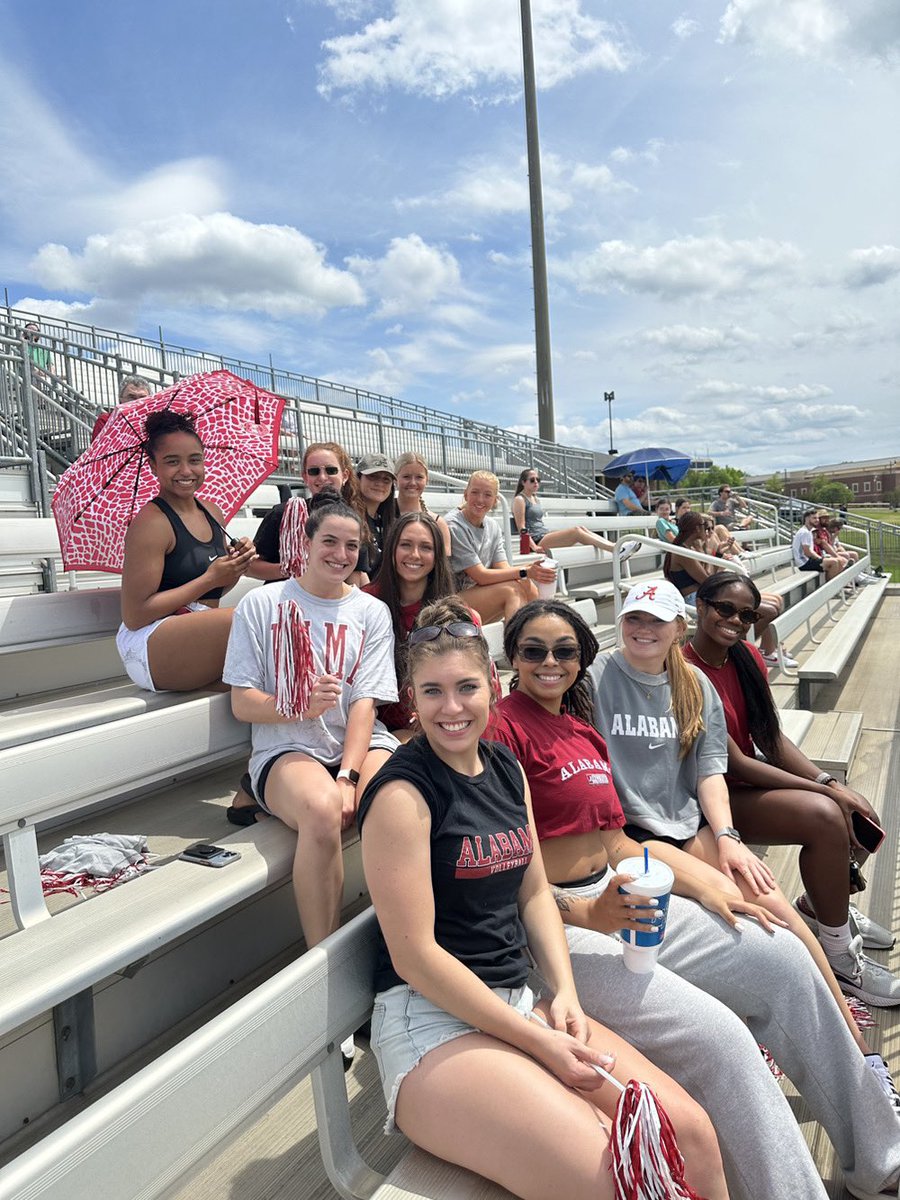 AlabamaVBall's tweet photo. Out here supporting @AlabamaSoccer on a beautiful day in Tuscaloosa!

#BamaVB #RollTide https://t.co/9T7cVsiLeq