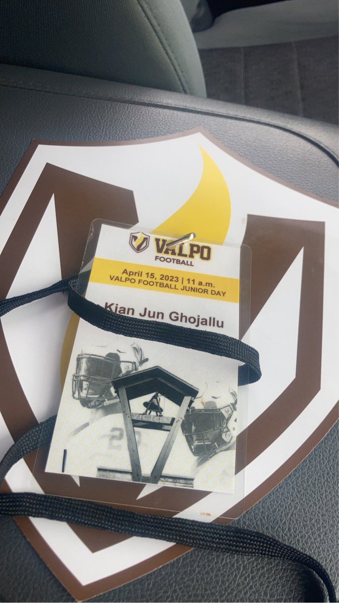 ghojallu's tweet photo. Had a great visit at @valpoufootball big thanks to @CoachYoniOffit @CoachVanAsperen @ValpoU https://t.co/ndhvt0J7HN