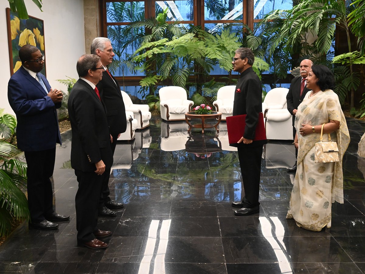 🇷🇺 Viktor Viktorovich Koronelli, embajador de la Federación de Rusia

🇧🇳 Hajah Noor Qamar Haji Sulaiman, embajadora de Brunei Darussalam

🇹🇻 Tapugao Falefou, embajador de Tuvalu

🇧🇩 Khalilur Rahman, embajador de la República Popular de Bangladesh