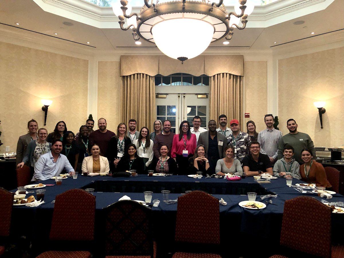 Yenisel_CruzA's tweet image. #USASP2023 UF Pain Research &amp;amp; Intervention Center of Excellence Social!!! Florida- ties- reunion!