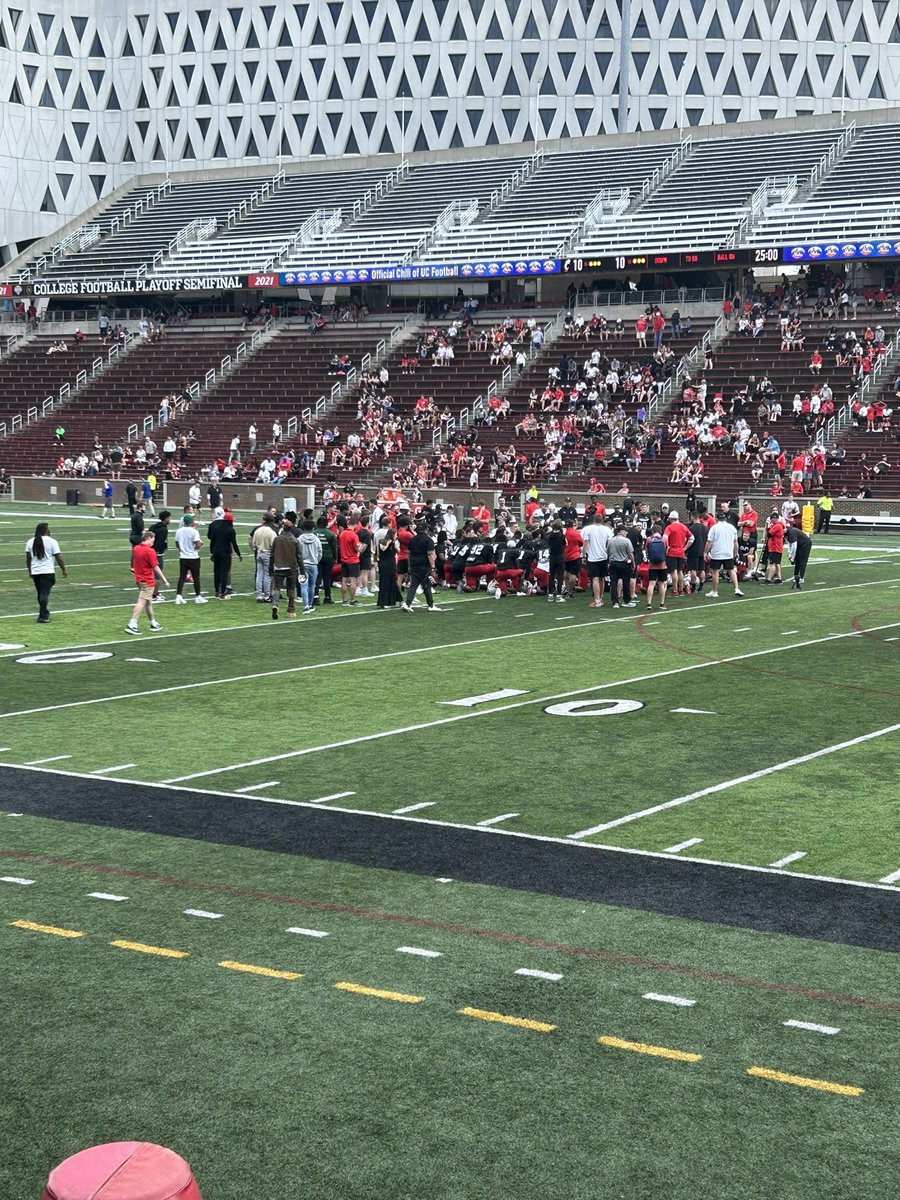 cincygreghoodin's tweet photo. #BearcatFamily #BearcatsUnited #BearcatForLife @GoBEARCATS @GoBearcatsFB @uofcincy @uofcincyalumni @GoBearcatsUCATS #SpringGame #Springincincy #SaturdayVibes ๐ดโซ๏ธโค๏ธ๐ค https://t.co/QF2bsTQiAV