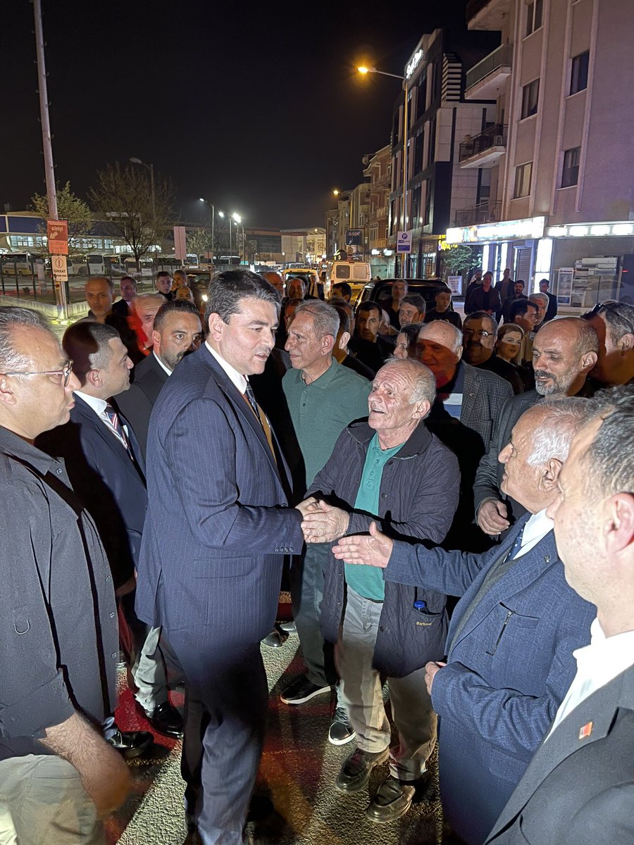 İnegöl’de vatandaşlarımızla bir araya geldik. Bu teveccüh, 15 Mayıs sabahı birlik ve beraberlikle adaletin ve demokrasinin işlemeye başlayacağı Türkiye’ye!