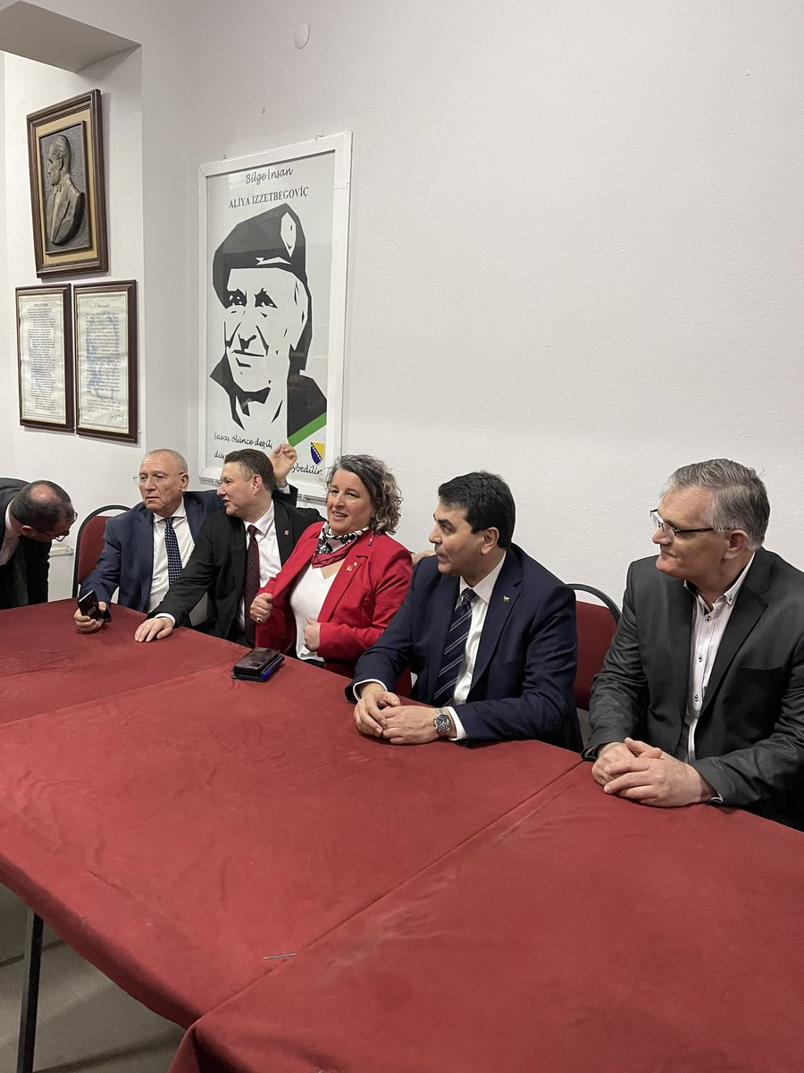 DpGultekinUysal's tweet photo. İnegöl’de vatandaşlarımızla bir araya geldik. Bu teveccüh, 15 Mayıs sabahı birlik ve beraberlikle adaletin ve demokrasinin işlemeye başlayacağı Türkiye’ye! https://t.co/phAvMtPCmb