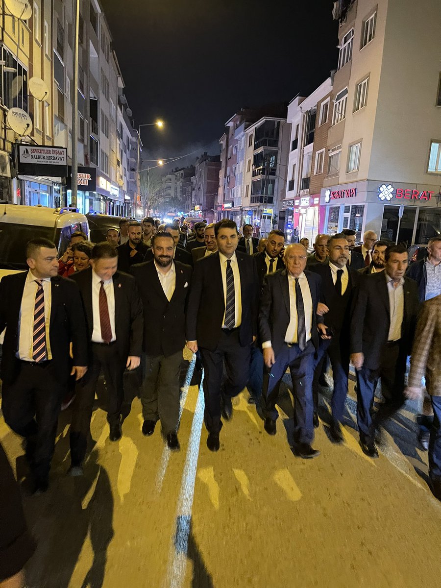 DpGultekinUysal's tweet photo. İnegöl’de vatandaşlarımızla bir araya geldik. Bu teveccüh, 15 Mayıs sabahı birlik ve beraberlikle adaletin ve demokrasinin işlemeye başlayacağı Türkiye’ye! https://t.co/phAvMtPCmb