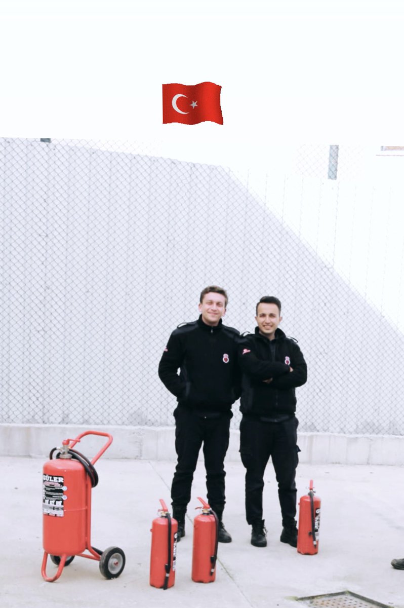 ErsevAtabey's tweet photo. Ölümde yaşam gibi hayatın bir parçası ama insan sevdiklerinin hayatlarından bir anda çekip gidebileceğine, yıllarca yan yana omuz omuza dururken, her an gülüp eğlenirken bir anda karanlıklar içinde bulunacağına hiç ihtimal vermiyor.  Ruhun şad olsun hep güzel hatırlayacağım seni. https://t.co/RvbPLgIG5x