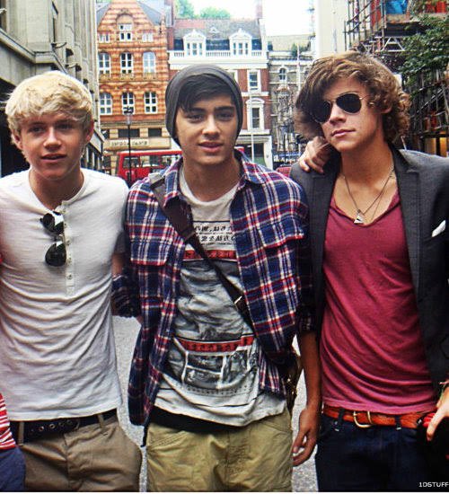 zayoncerry's tweet photo. #MYonedirection https://t.co/vjeYkGVg1l